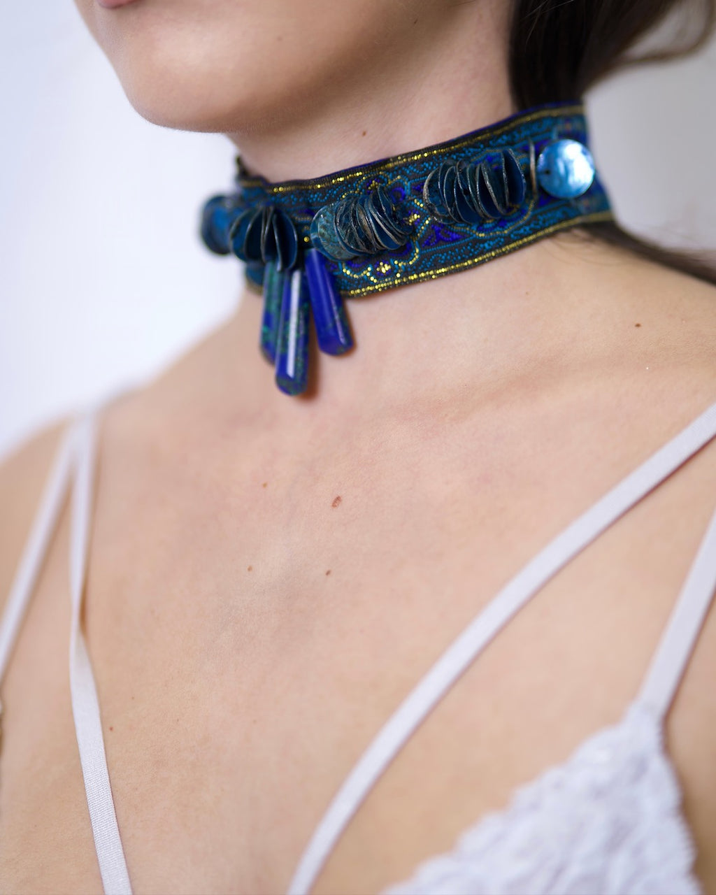 THE SERPENTINE CHOKER BLUE