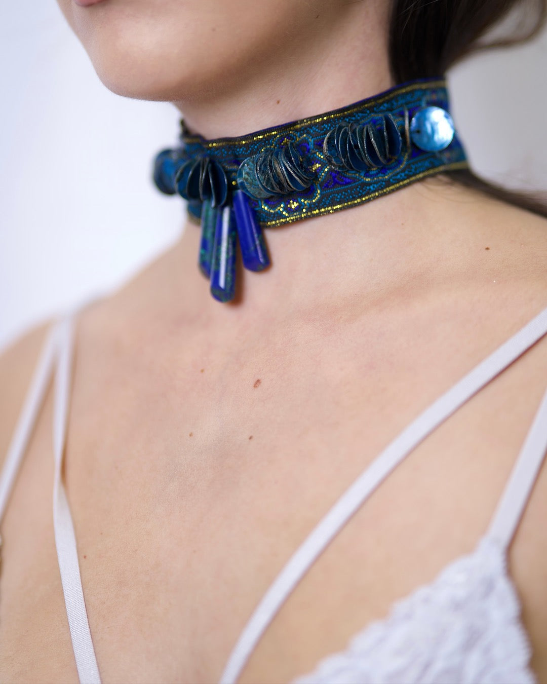 THE SERPENTINE CHOKER BLUE