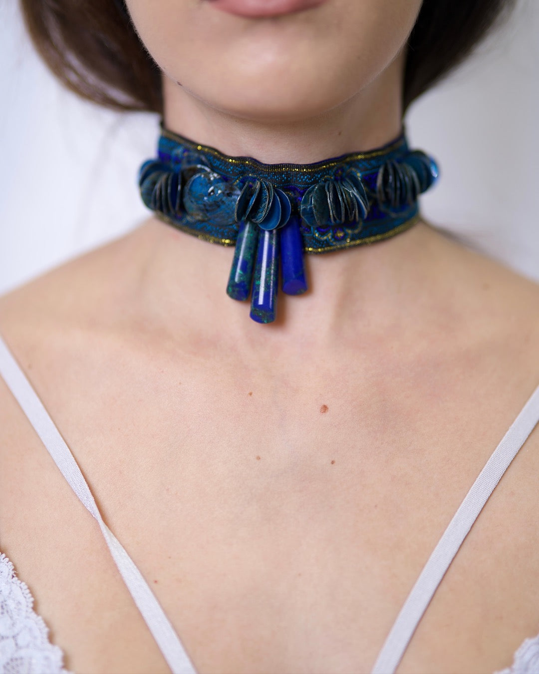 THE SERPENTINE CHOKER BLUE
