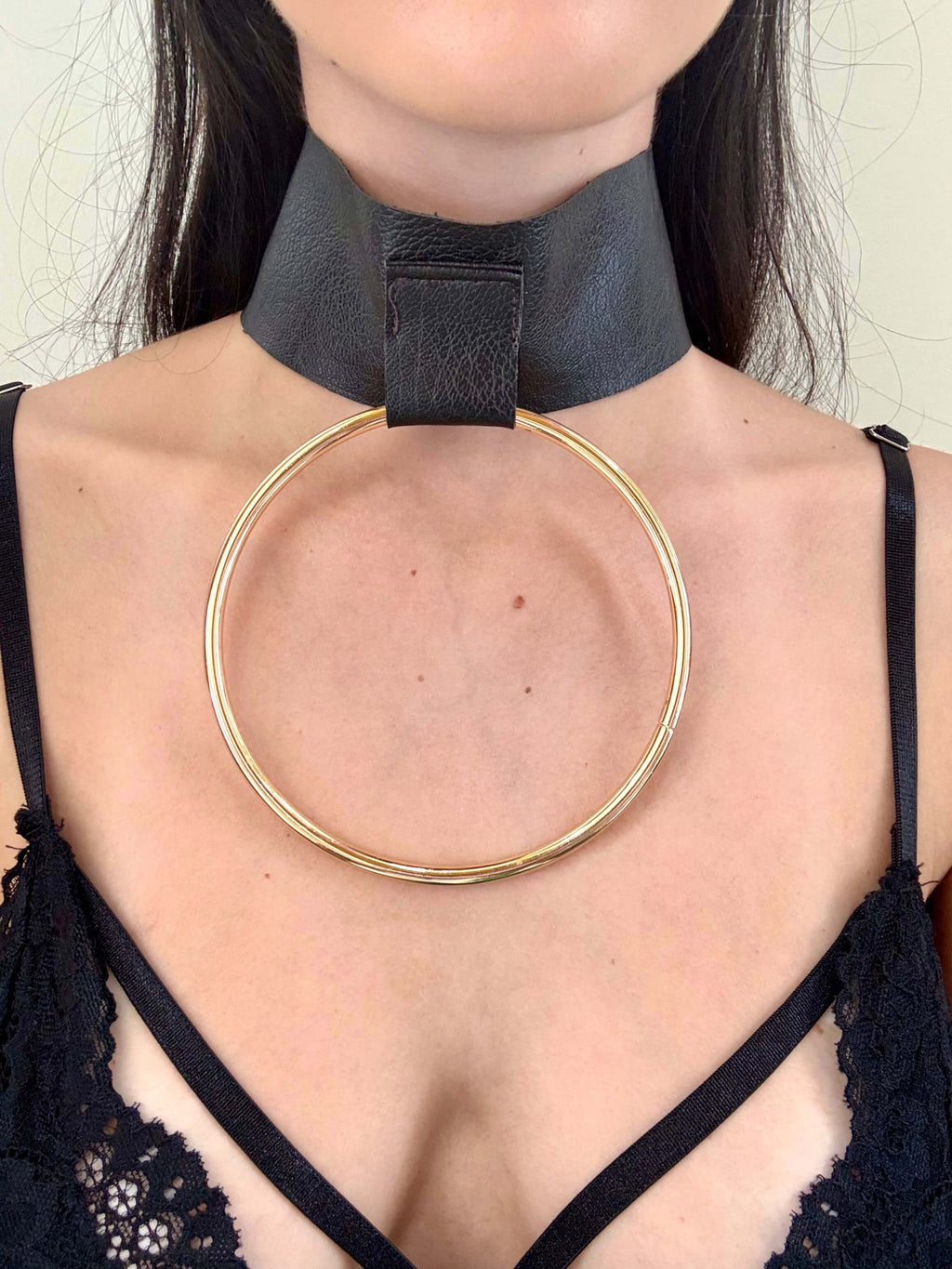 Halo Chocker Necklace in Brown Faux Leather - MVATIS