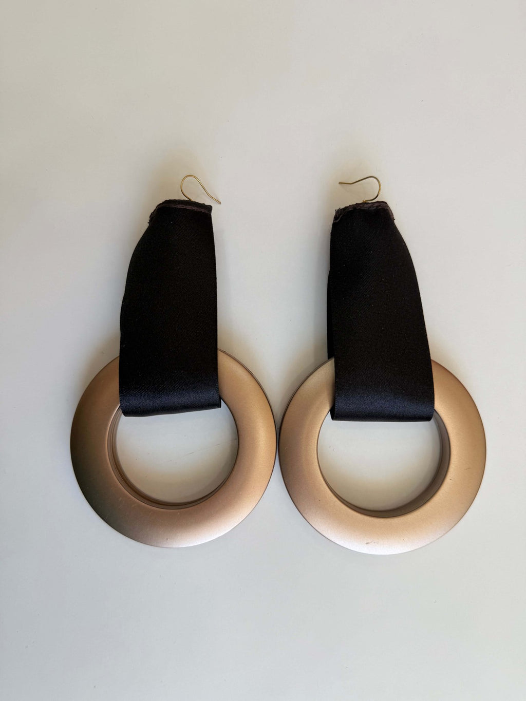The O Earrings in Saten - MVATIS